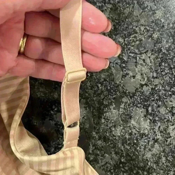 Playtex Womens Bra 44C Beige w/Gold Stripes Adj Straps Padding Underwire EUC - Picture 5 of 7